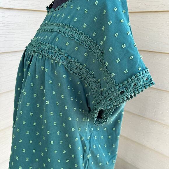 Blouse, green short sleeve, accent buttons down back, women's size L - Picture 3 of 8